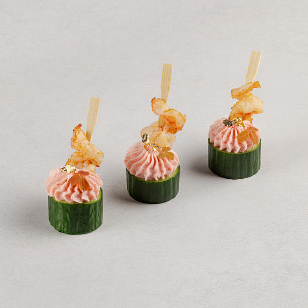 Канапе с креветкой на огурце