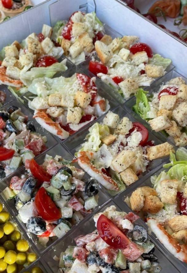 Ассорти салатов в креманках 16 шт Ассорти салатов в креманках 16 шт