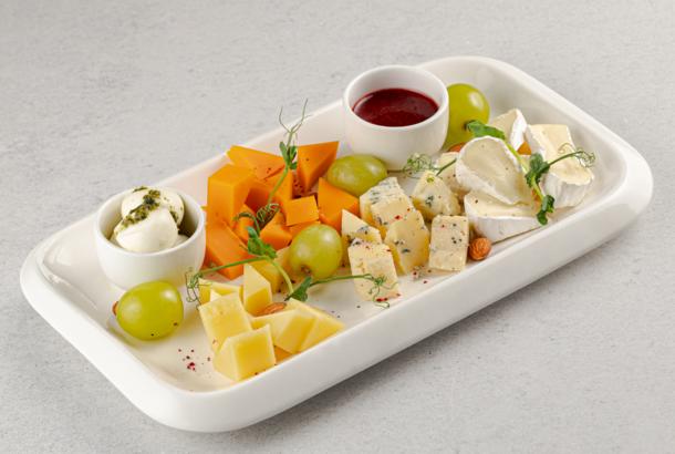 Ассорти из европейских сыров Ассорти из европейских сыров