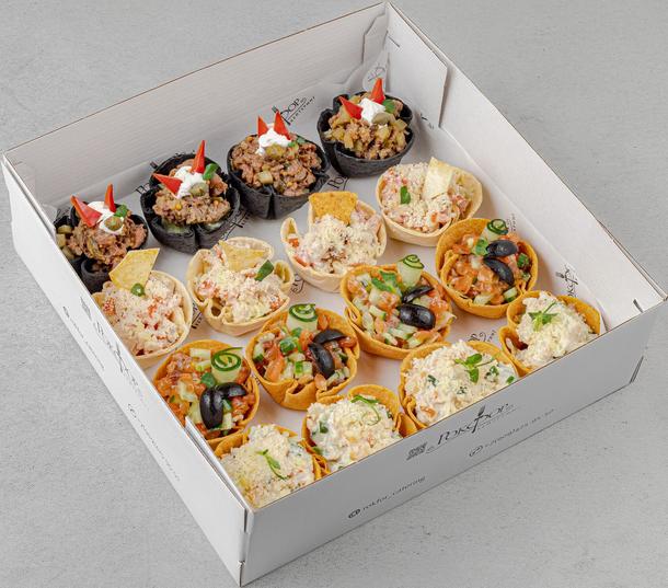 Бокс "Ассорти из мини-салатов" M - 16 шт. На 3-4 персоны Бокс "Ассорти из мини-салатов" M - 16 шт. На 3-4 персоны