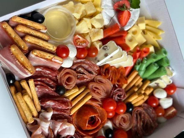 Гастробокс Сырно-колбасный