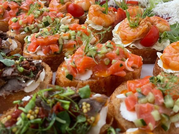 Сет брускетт и тарталеток на 7-10 персон в Ростове-на-Дону