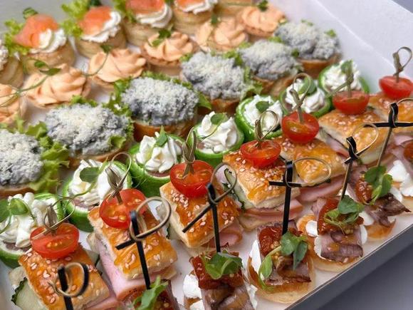 Изысканный сет с десертами на 12-15 персон в Ростове-на-Дону