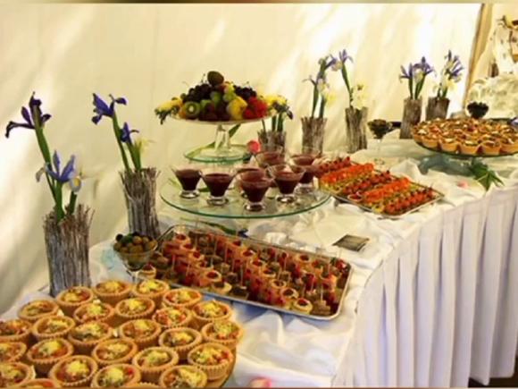 Фуршетный сет с горячими закусками и салатиками на 40 персон в Ростове-на-Дону
