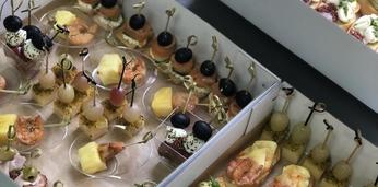 Боксы из мини-закусок и канапе в офис на 13-15 персон