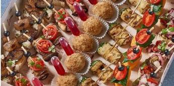 Аппетитные фуршетные закуски на 13-15 персон