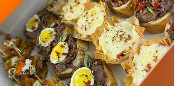 Оригинальный фуршетный сет с салатами и жюльенами на 30-32 персоны